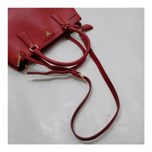 Authentic Prada Red Saffiano Galleria Tote Bag - Picture 5 of 8